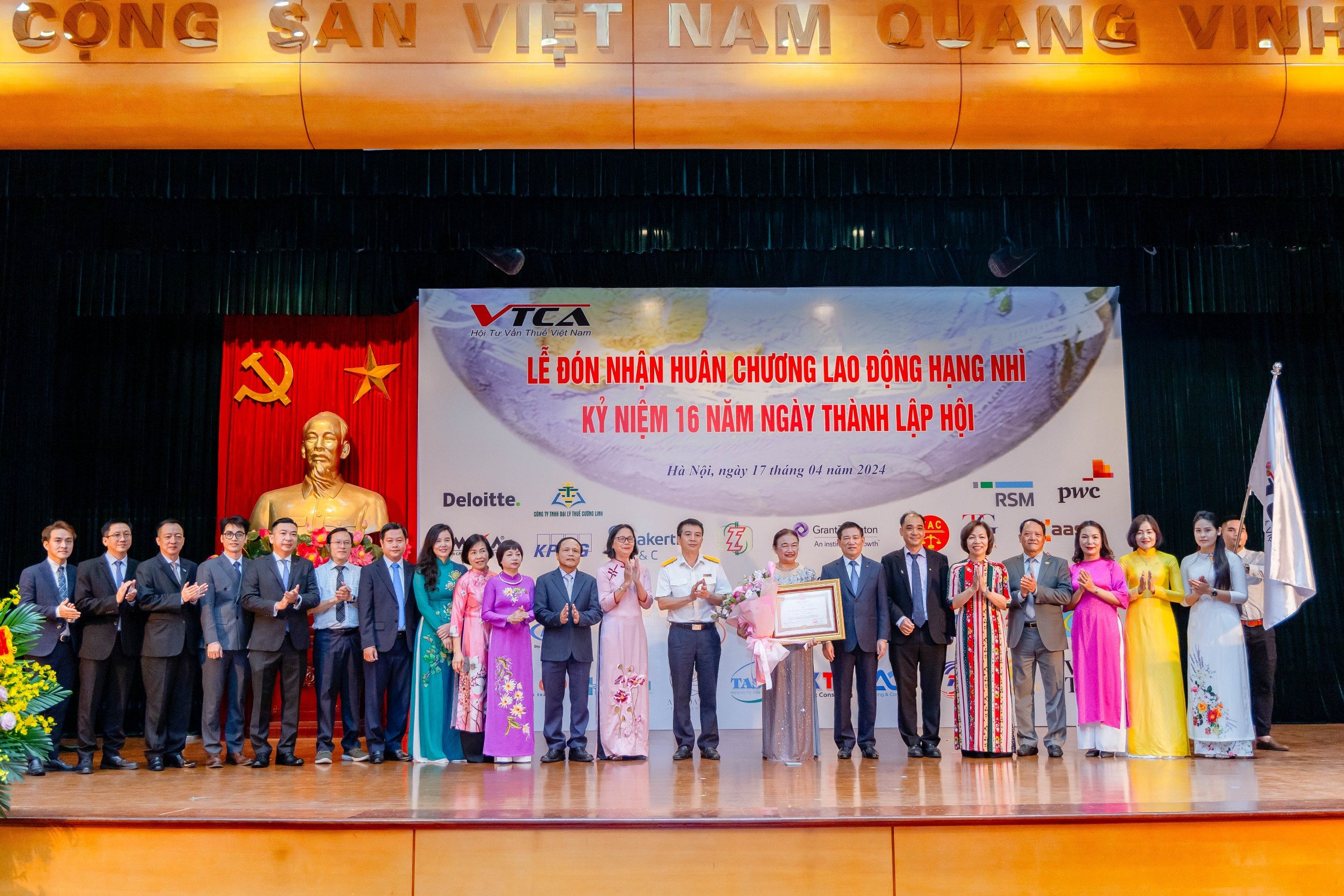 Trọng Tín vinh dự tham gia Lễ đón nhận Huân chương Lao động hạng Nhì  và Kỷ niệm 16 năm thành lập Hội Tư vấn Thuế Việt Nam (VTCA)