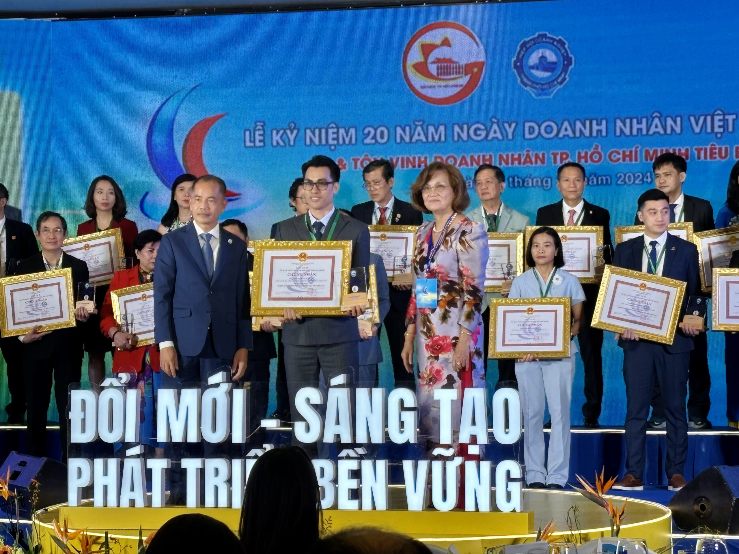 DOANH NHÂN NGUYỄN VĂN ĐƯỢC VÀ TRỌNG TÍN ĐƯỢC VINH DANH DOANH NHÂN, DOANH NGHIỆP TIÊU BIỂU TP. HCM NĂM 2024