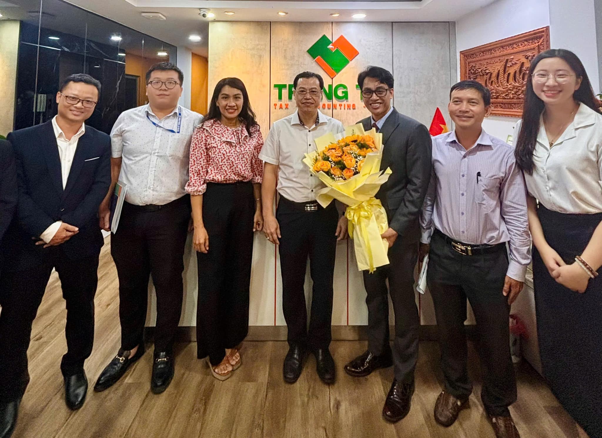 TRỌNG TÍN VINH DỰ ĐÓN TIẾP LÃNH ĐẠO QUẬN PHÚ NHUẬN, TP.HCM ĐẾN THĂM VÀ LÀM VIỆC TẠI TRỤ SỞ